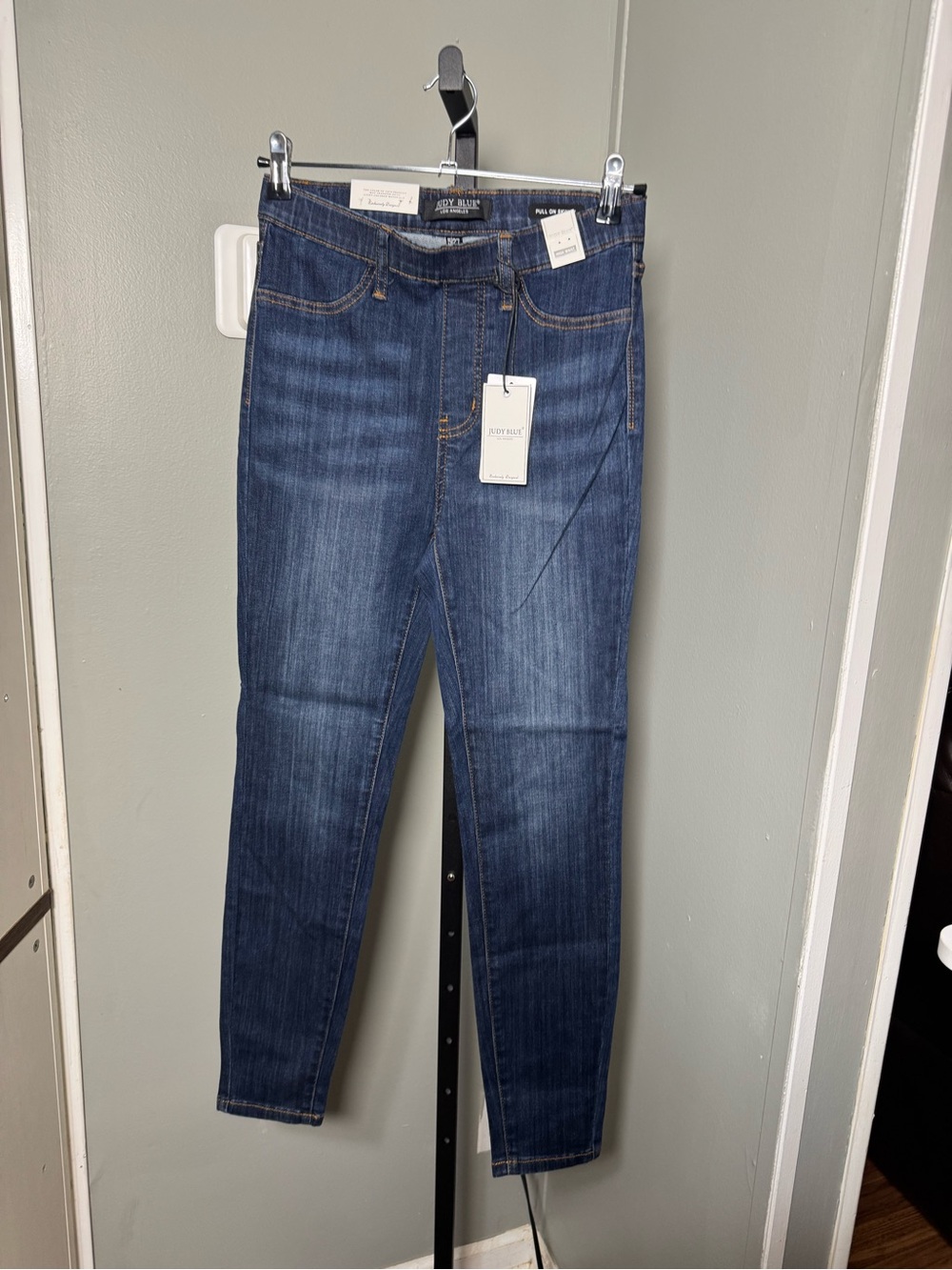 NWT Dark Blue Pull on Stretch Skinny Jeans